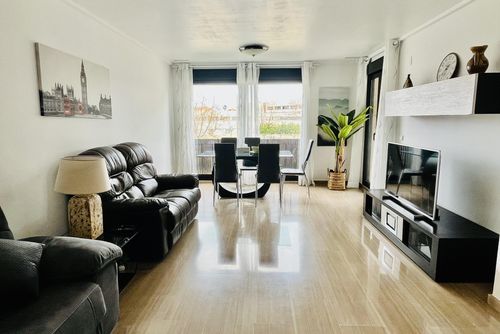 Gorgos Javea Port Apartamento moderno y agradable en Javea, Costa Blanca, España, con piscina comunitaria para 5 personas. El apartamento se encuentra en una zona residencial de playa, cerca de restaurantes y bares, a 1 km de la playa de La Grava y a 1 km del mar Mediterráneo....