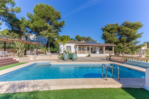 Casa Teresa Modern luxury villa in Jávea, Costa Blanca, Spain with a private pool for 7 persons. The villa is situated in a coastal and residential area, 4 km from Cala del Portixol beach and 9 km from Jávea Town....
