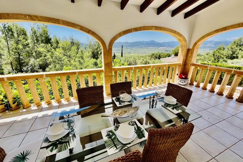 Casa Buho Amplia y agradable casa de vacaciones con piscina privada en Javea, Costa Blanca, España, para 6 personas. La casa se encuentra en una zona residencial y montañosa cerca de la playa y de supermercados....