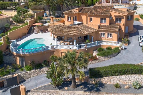 Villa Leonika Lovely and comfortable villa with private pool in Moraira, Costa Blanca, Spain for 6 persons. The house is situated in a residential and mountainous beach area, close to restaurants and bars, shops and supermarkets, and 2 km from the beach....