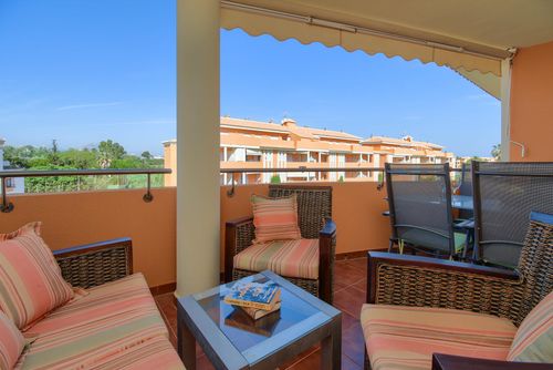 Elia Meraviglioso e confortevole appartamento con piscina comune a Denia, Costa Blanca, Spagna per 4 persone. L'appartamento è situato in una zona residenziale vicina alla spiaggia, a pochi passi da ristoranti e bar, negozi e supermercati, a 500 m dalla spiaggia di Playa de Les Bovetes e a 0....