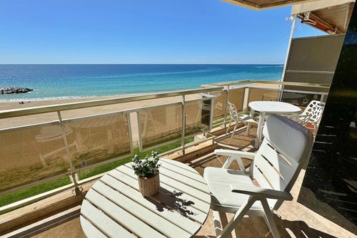 Vista Mar Apartment in Calonge, Catalonia, Spain for 5 persons. The apartment is situated close to restaurants and bars, shops and supermarkets, and is 25 m from Sant Antoni beach....