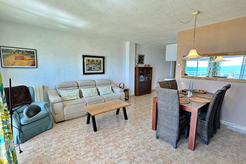 Vista Mar Appartement à Calonge, Catalogne, Espagne pour 5 personnes. L'appartement est situé à proximité de restaurants et bars, de commerces et supermarchés, et se trouve à 25 mètres de la plage de Sant Antoni....