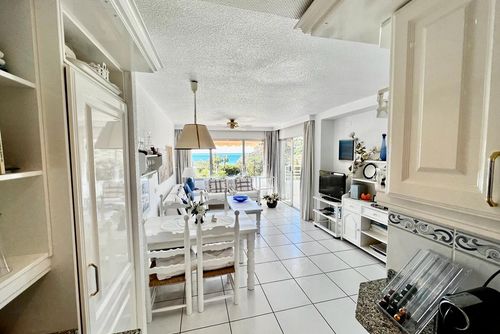 Apartamento Caleta Playa Wunderschönes und komfortables Apartment in Villajoyosa, Costa Blanca, Spanien, mit einem Gemeinschaftspool für 4 Personen. Das Apartment befindet sich in einem urbanen Strandgebiet, in der Nähe eines Tennisplatzes und nur 50 m vom Strand entfernt....