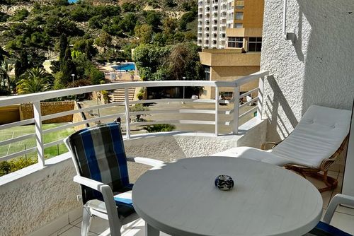 Apartamento Caleta Playa Geweldig en comfortabel appartement in Villajoyosa, Costa Blanca, Spanje met een gemeenschappelijk zwembad voor 4 personen. Het appartement is gelegen in een stedelijk strandgebied, dicht bij een tennisbaan en op 50 m van het strand....