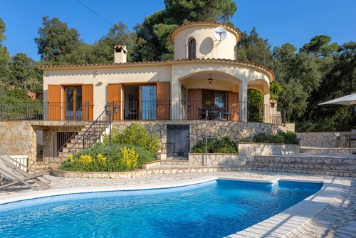 Casa Serena Villa in Calonge, Catalonia, Spain with heated pool for 6 persons. The house is situated in a coastal, hilly, wooded and residential area....