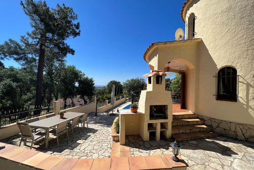 Casa Serena Villa in Calonge, Catalonië, Spanje met verwarmd zwembad voor 6 personen. Het huis is gelegen in een kust-, heuvelachtig, bosrijk en residentieel gebied....