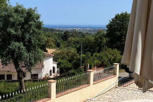 Casa Serena Villa i Calonge, Catalonia, Spania med oppvarmet basseng for 6 personer. Huset ligger i et kystnært, kupert, skogkledd og boligområde....