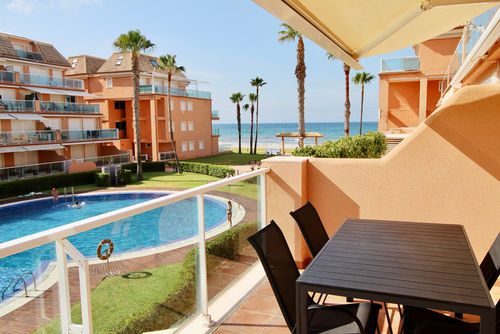 Mirador al Mar 87 by homeprive Schönes und komfortables Apartment in Denia, Costa Blanca, Spanien, mit einem Gemeinschaftspool für 4 Personen. Das Apartment befindet sich in einem Wohngebiet in Strandnähe, in der Nähe von Restaurants, Bars und Supermärkten, und nur 25 m vom Strand entfernt....