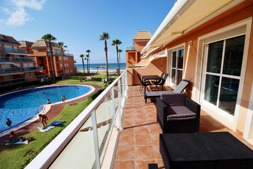 Mirador al Mar 87 by homeprive Schönes und komfortables Apartment in Denia, Costa Blanca, Spanien, mit einem Gemeinschaftspool für 4 Personen. Das Apartment befindet sich in einem Wohngebiet in Strandnähe, in der Nähe von Restaurants, Bars und Supermärkten, und nur 25 m vom Strand entfernt....