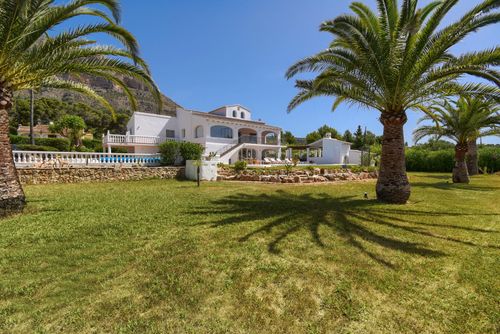 Arundel Lovely and cheerful villa with private pool in Javea, Costa Blanca, Spain for 6 people. The house is situated in a residential and mountainous beach area....