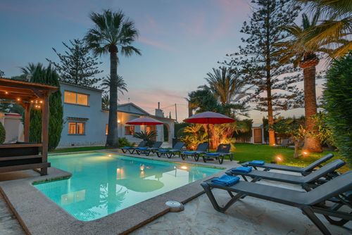 Las Marinas 6 Beautiful and comfortable villa in Denia, Costa Blanca, Spain with a private pool for 6 people. The house is situated in a rural and residential beach area, close to restaurants and bars, 500 metres from Las Marinas, Denia beach and 0....