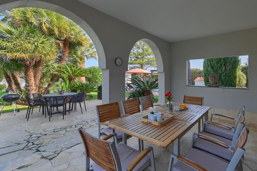 Las Marinas 6 Beautiful and comfortable villa in Denia, Costa Blanca, Spain with private pool for 6 persons. The house is situated in a rural and residential beach area, close to restaurants and bars, 500 metres from Las Marinas, Denia beach and 0....