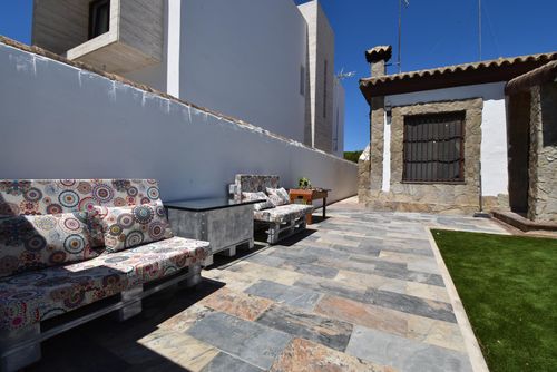Percuza Rustic and comfortable villa in Chiclana de la Frontera, Costa de la Luz, Spain with private pool for 6 persons. The house is situated in a residential beach area, close to shops and 2 km from La Barrosa beach....