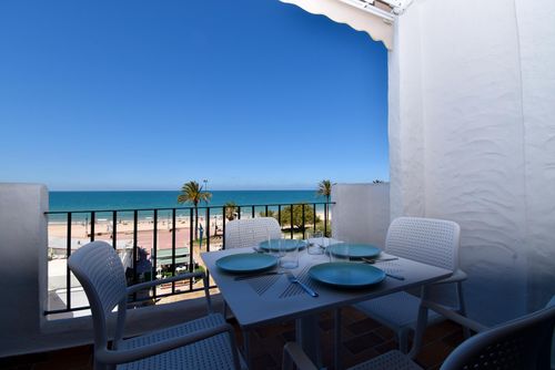 Mar Azul Modern and comfortable apartment in La Barrosa, Costa de la Luz, Spain for 4 persons. The apartment is situated in a residential beach area, close to restaurants and bars, shops and supermarkets, and 100 m from La Barrosa beach....