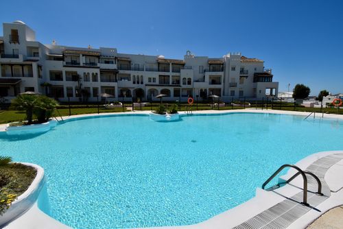Mar Azul Appartement moderne et confortable à La Barrosa, Costa de la Luz, Espagne, pour 4 personnes. L'appartement est situé dans un quartier résidentiel en bord de mer, à proximité de restaurants et de bars, de boutiques et de supermarchés, et à 100 m de la plage de La Barrosa....