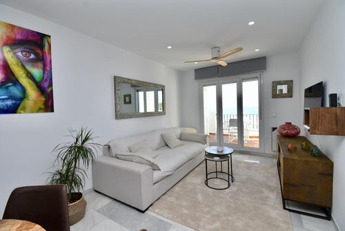 Mar Azul Appartement moderne et confortable à La Barrosa, Costa de la Luz, Espagne, pour 4 personnes. L'appartement est situé dans un quartier résidentiel en bord de mer, à proximité de restaurants et de bars, de boutiques et de supermarchés, et à 100 m de la plage de La Barrosa....