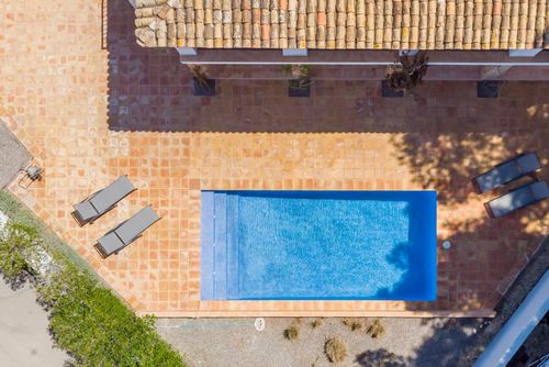 Villa Rakhi by Solidays Classic and comfortable villa with private pool in Moraira, Costa Blanca, Spain for 8 persons. The house is situated in a coastal and urban area, close to shops and supermarkets and 1 km from L'Ampolla beach....