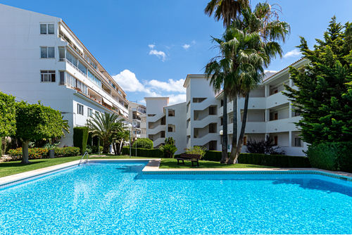 Altea la Olla apartamento Wonderful and cheerful apartment in Altea, Costa Blanca, Spain for 6 persons. The apartment is situated in a residential beach area, close to restaurants and bars, shops and supermarkets, 200 m from the beach and 0....