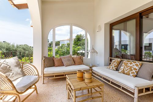 Villa Joya Magnifique et charmante villa à Moraira, Costa Blanca, Espagne, avec piscine privée pour 6 personnes. La maison est située dans une zone côtière, vallonnée et urbaine, à proximité de restaurants, bars et supermarchés, et à 3 km de la plage de Moraira....