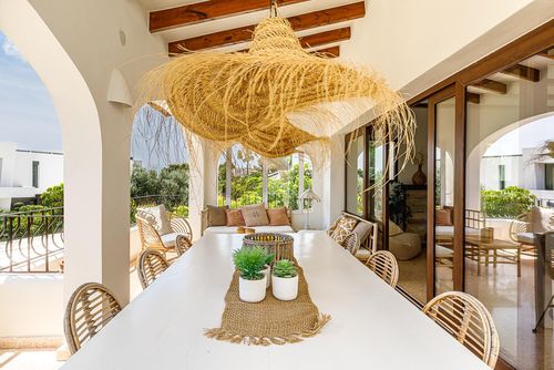 Villa Joya Magnifique et charmante villa à Moraira, Costa Blanca, Espagne, avec piscine privée pour 6 personnes. La maison est située dans une zone côtière, vallonnée et urbaine, à proximité de restaurants, bars et supermarchés, et à 3 km de la plage de Moraira....