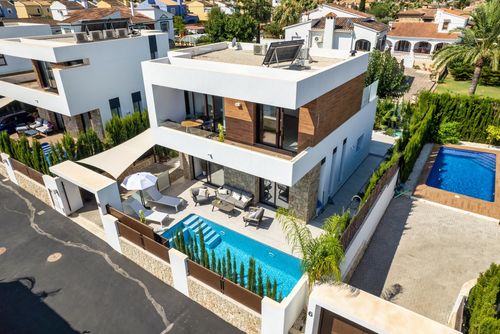 San Juan Denia Modern and luxurious villa with private pool in Denia, Costa Blanca, Spain for 5 persons. The house is situated in an urban beach area, close to restaurants and bars, shops and supermarkets, and is 1 km from La Marineta beach....