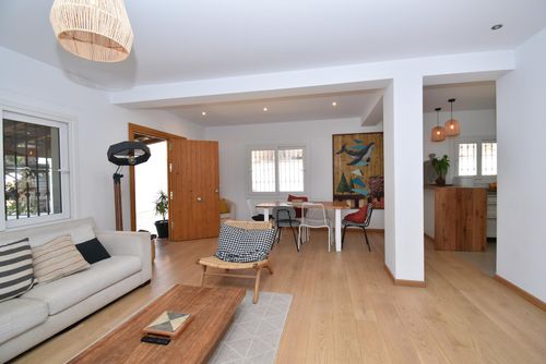 Mar Baltico Modern and comfortable villa with private pool in Chiclana de la Frontera, Costa de la Luz, Spain for 8 persons. The house is situated in a residential beach area, close to restaurants and bars, shops and supermarkets, and 500 m from La Barrosa beach....