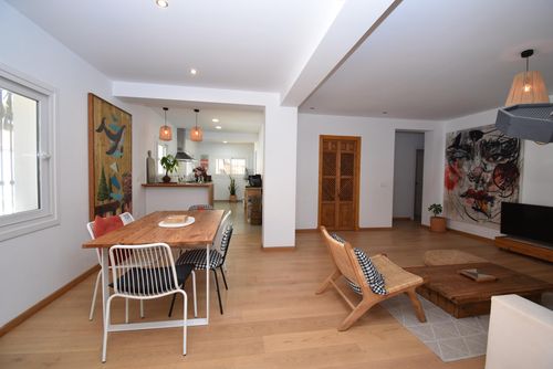 Mar Baltico Modern and comfortable villa with private pool in Chiclana de la Frontera, Costa de la Luz, Spain for 8 persons. The house is situated in a residential beach area, close to restaurants and bars, shops and supermarkets, and 500 m from La Barrosa beach....