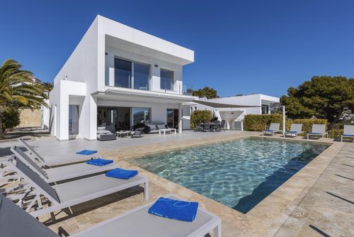 Casa del Mar 4 pax Moderne und romantische Villa in Moraira, Costa Blanca, Spanien mit privatem Pool für 4 Personen. Das Haus befindet sich in einem Wohngebiet am Strand, nur 2 km vom Ampolla-Strand entfernt....
