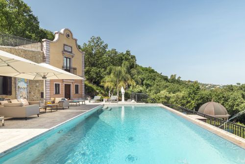 Villa Orlando Villa mit privatem Pool in Capo d'Orlando, Sizilien, Italien für 20 Personen. Das Ferienhaus befindet sich in einer hügeligen und wohnlichen Strandgegend und ist 4 km vom Strand entfernt....