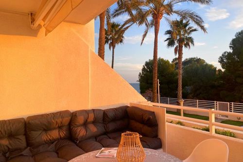 Residence Panorama Mooie en luxe appartement in Altea, Costa Blanca, Spanje voor 6 personen. Het appartement is gelegen in een strandresort, op 25 meter van Mascarat Strand en 0,025 km van de Middellandse Zee....