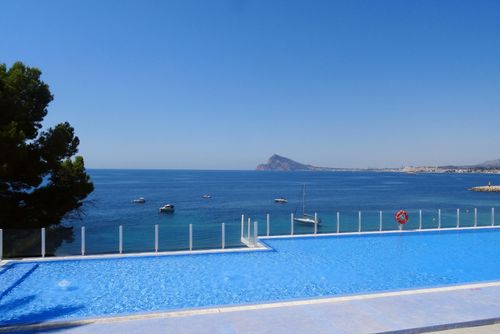 Residence Panorama Mooie en luxe appartement in Altea, Costa Blanca, Spanje voor 6 personen. Het appartement is gelegen in een strandresort, op 25 meter van Mascarat Strand en 0,025 km van de Middellandse Zee....