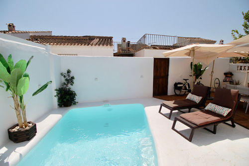 Julitte 91 by homeprive Smukt hus med privat pool i Denia, Costa Blanca, Spanien for 4 personer. Huset ligger i et boligområde nær stranden, 1 km fra stranden og 1 km fra havet....