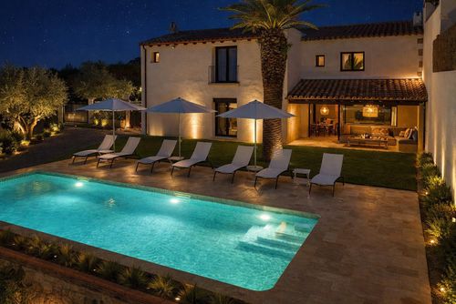 Masia La Morera II  - At 10 minutes drive from Sitges   Farmhouse with high Design and Comodity New 100% Lyxvilla med uppvärmd pool i Sitges, Costa Dorada, Spanien för 12 personer. Villan ligger i ett kuperat och urbant strandområde och är 2 km från stranden, en 5-minuters promenad....