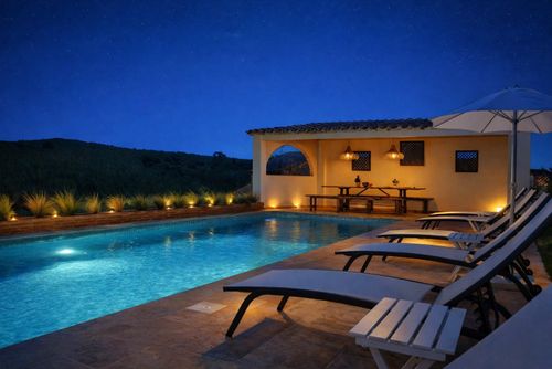 Masia La Morera II  - At 10 minutes drive from Sitges   Farmhouse with high Design and Comodity New 100% Luxueuze villa met verwarmd zwembad in Sitges, Costa Dorada, Spanje voor 12 personen. De villa is gelegen in een heuvelachtig en stedelijk strandgebied en ligt op 2 km van het strand, op 5 minuten lopen....