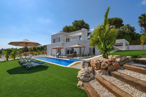 Abeto Moderne und komfortable Villa in Jávea, Costa Blanca, Spanien mit privatem Pool für 6 Personen. Das Haus befindet sich in einem Wohngebiet nahe dem Strand....