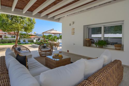 Abeto Villa moderna y cómoda en Jávea, Costa Blanca, España, con piscina privada para 6 personas. La casa está situada en una zona residencial de playa....