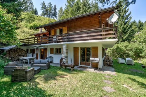 Chalet Chant de la Foret Location de vacances rustique et romantique à La Tzoumaz, 4 Vallees, Suisse pour 12 personnes...