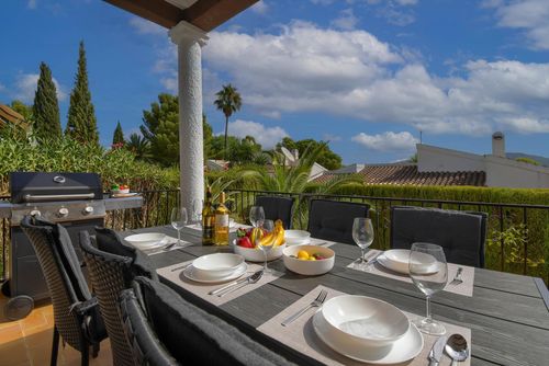 Corto 4 pax Schönes und komfortables Haus mit Gemeinschaftspool in Denia, Costa Blanca, Spanien für 4 Personen. Das Haus befindet sich in einem Wohngebiet in Strandnähe....