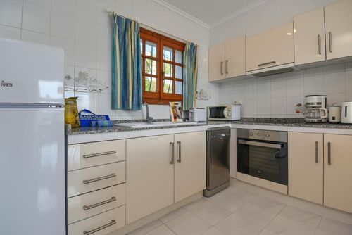Corto 4 pax Hermosa y confortable casa con piscina comunitaria en Denia, Costa Blanca, España para 4 personas. La casa está situada en una zona residencial de playa....