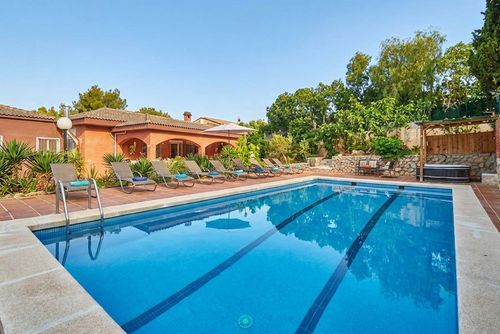 At 10 minutes drive from Sitges. Villa Soledad   Pool XXL   Villa muy comoda  para grandes grupos Area muy tranquila   Muy cuidada Villa with private pool in Sitges, Costa Dorada, Spain for 12 persons. The house is situated in a hilly, rural, wooded, and residential beach area....