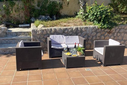 At 10 minutes drive from Sitges. Villa Soledad   Pool XXL   Villa muy comoda  para grandes grupos Area muy tranquila   Muy cuidada Villa mit privatem Pool in Sitges, Costa Dorada, Spanien für 12 Personen. Das Haus befindet sich in einer hügeligen, ländlichen, bewaldeten und wohnlichen Strandgegend....