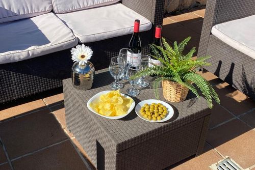 At 10 minutes drive from Sitges. Villa Soledad   Pool XXL   Villa muy comoda  para grandes grupos Area muy tranquila   Muy cuidada Villa met privézwembad in Sitges, Costa Dorada, Spanje voor 12 personen. Het huis is gelegen in een heuvelachtige, landelijke, bosrijke en residentiële strandomgeving....
