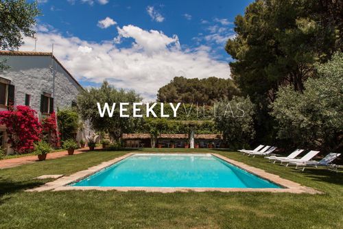 At 15 minutes drive from Sitges  20 minutes walk from beach Farmhouse Mas Peirot  Amaizing Garden 60 Hect  Genuine Farmhouse Comfortabele villa met privé zwembad in Sitges, Costa Dorada, Spanje voor 18 personen. Het huis is gelegen in een landelijke, bosrijke, stedelijke en bergachtige kustomgeving....