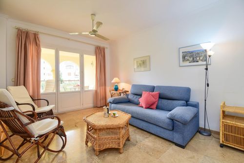 Delfines del Puerto Appartement classique avec piscine commune à Jávea, Costa Blanca, Espagne pour 4 personnes. L'appartement est situé dans un quartier résidentiel près de la plage, à proximité de restaurants et bars, boutiques et supermarchés, à 200 m de la plage La Grava, Puerto, Jávea et à 0,2 km de la Méditerranéenne, Jávea....