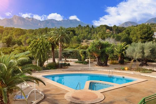 Casa Moreria Apartamento encantador y alegre con piscina comunitaria en Altea, Costa Blanca, España, para 4 personas. El apartamento se encuentra en una zona urbana de playa, cerca de restaurantes y bares, tiendas y supermercados, y a 3 km de la playa de La Olla....