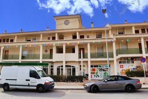 Casa Moreria Lovely and cheerful apartment with communal pool in Altea, Costa Blanca, Spain for 4 persons. The apartment is situated in an urban beach area, close to restaurants and bars, shops and supermarkets, and 3 km from Playa la Olla beach....