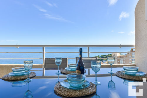 Apolo XVI 68 - Grupo Turis Comfortable apartment with communal pool in Calpe, Costa Blanca, Spain for 5 persons. The apartment is situated close to restaurants and bars, shops and supermarkets, and is 25 m from Playa de la Fossa or Levante beach....