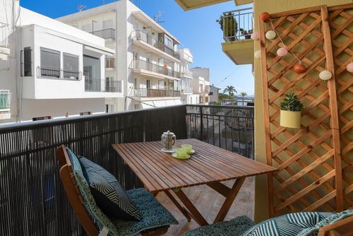 Puerto Mar Appartement merveilleux et convivial à Jávea, Costa Blanca, Espagne pour 4 personnes. L'appartement est situé dans une zone urbaine de plage, à proximité des restaurants et bars, des boutiques, et des supermarchés, à 200 m de la plage de Playa de la Grava et à 0,2 km de la Méditerranée, Jávea....