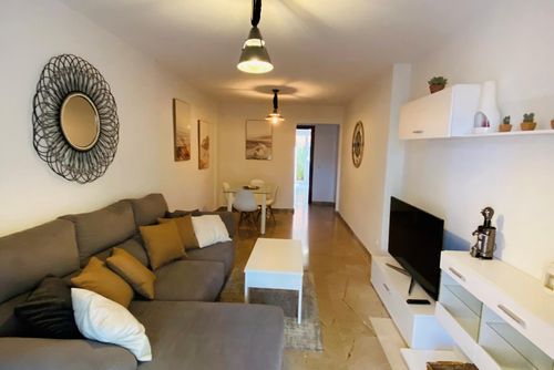 Apartment Casares Costa Wunderschöne und komfortable Wohnung mit Gemeinschaftspool in Casares Costa, Andalusien, Spanien für 4 Personen. Die Wohnung befindet sich in einem Wohngebiet am Strand, in der Nähe von Restaurants und Bars und 1 km vom Strand Playa Chico entfernt....